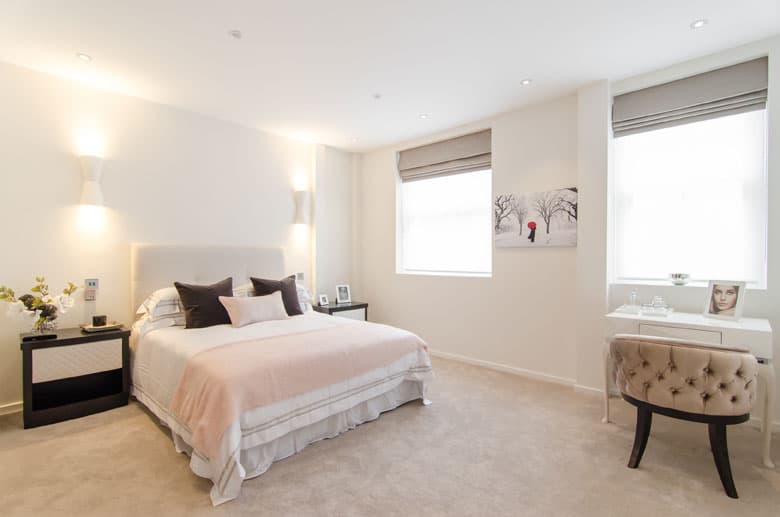 Yatak odası — aydınlık ve düzenli suite